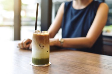 Matcha ile karışık buz çay ve kahve kahve, çay ve kahve.