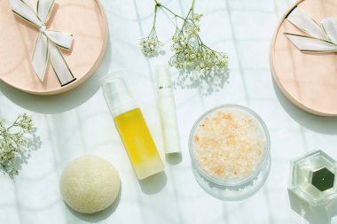 Kozmetik şişe kapları ile şerit ve hediye kutuları, marka tasarlamak için boş etiket Şişeler için satış Promosyon Hediye Seti