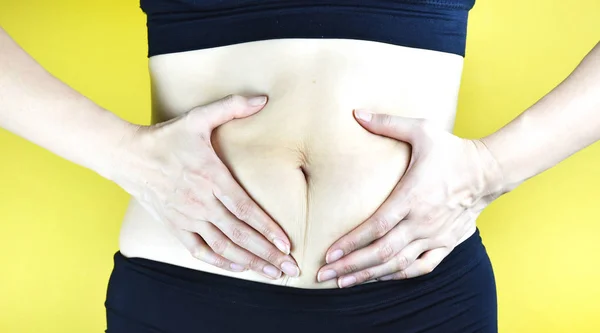 Mujer gorda con sobrepeso, mujer de mediana edad con grasa abdominal excesiva, cintura de la parte superior de la magdalena de la mujer . —  Fotos de Stock