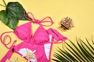 Yaz mayo bikini modası, renkli plaj kıyafetleri.