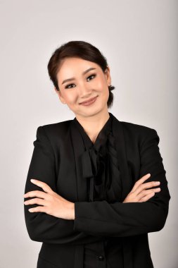 Kendine güvenen Asyalı kadın, stüdyo çekimlerinde izole edilmiş, fotokopi alanı olan profesyonel işçi portresi..