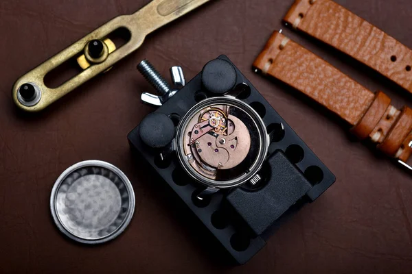 Titta Reparation Vintage Armbandsur Översyn Och Service Kontrollera Mekaniska Rörelser — Stockfoto