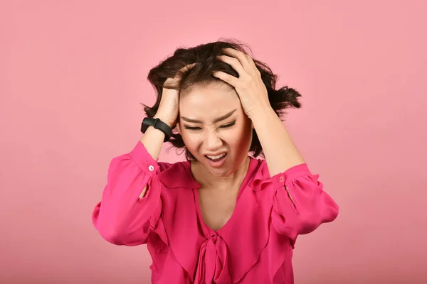 Boos Aziatische Vrouw Schreeuwend Meisje Met Woedende Agressieve Hand Gebaar — Stockfoto