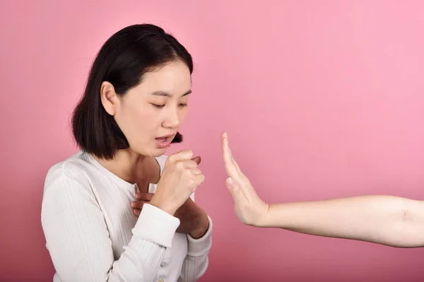 Asiatisk Kvinna Har Halsont Allergi Och Hosta Nysningar Och Hosta — Stockfoto