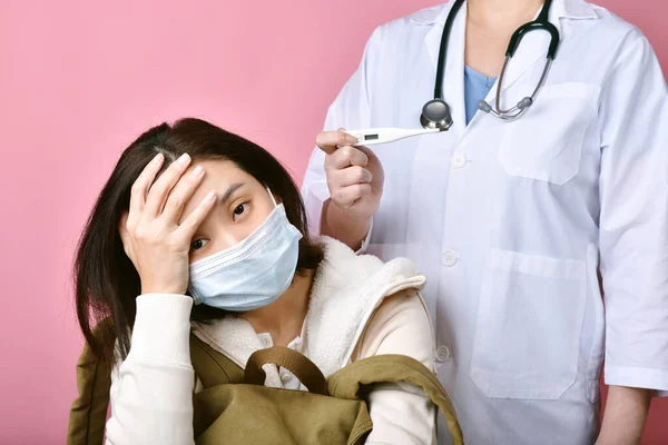 Asian Woman Backpacker Get Sick High Fever Temperature Traveler Tourist — Stock Photo, Image