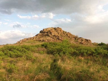 Dağlardaki güzel bahar manzarası