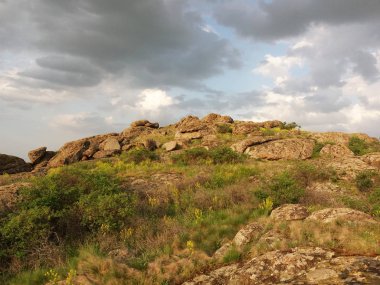 Dağlardaki güzel bahar manzarası