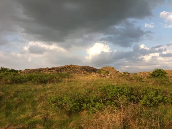 Dağlardaki güzel bahar manzarası