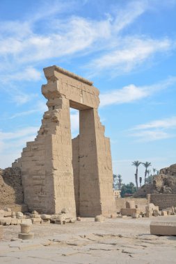 Temple Hathor Dendera, Mısır, kapıları