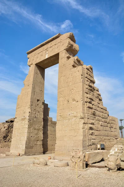 Temple Hathor Dendera, Mısır, kapıları