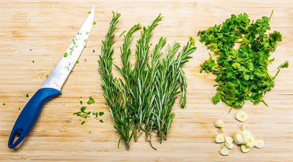 Thyme and parley placed on the wooden desk with knife. Fresh and healthy plants prepared for cooking — Stock Photo, Image