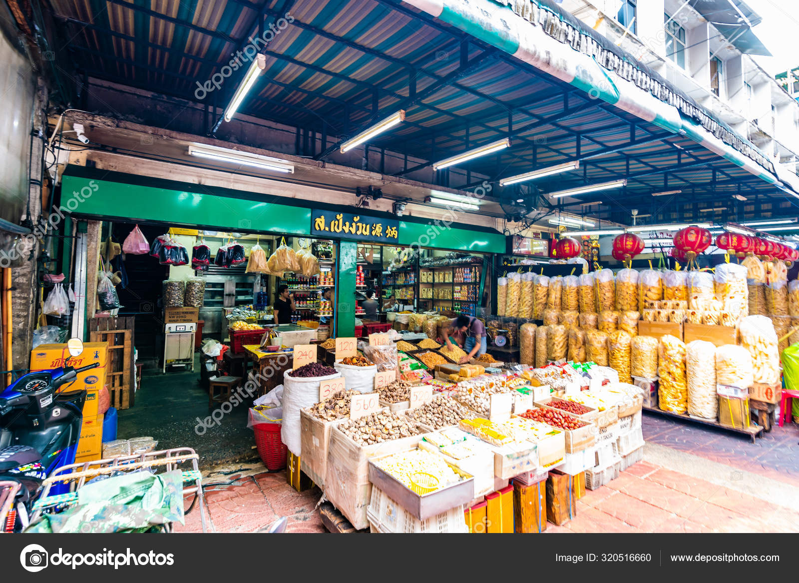 BANGKOK, TAILANDIA - 1.11.2019: Mercado en el distrito de ...