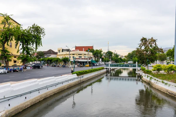 BANGKOK, THAILAND - 1.11.2019: River canal in Bangkok city. — Stock Photo, Image
