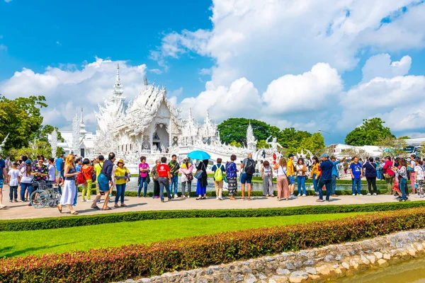 Chiang Rai Tailandia 2019 Los Turistas Están Visitando Wat Rong —  Fotos de Stock