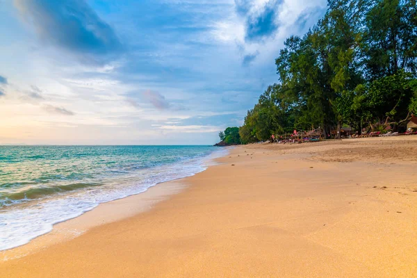 Vista Playa Tropical Isla Koh Lanta Tailandia Bar Playa Están —  Fotos de Stock