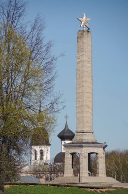 Obelisk of Glory, 2. Dünya Savaşı kahramanları için bir anıttır. Velikiye Luki 'nin simgesi. Rusya, Pskov Oblastı