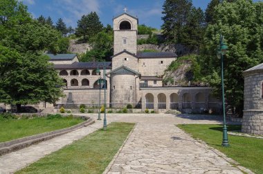 Eski Çetince Manastırı 1484 yılında inşa edildi. Karadağ 'daki Sırp Ortodoks Kilisesi Hıristiyan manastırı.
