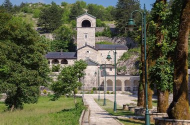 Eski Çetince Manastırı 1484 yılında inşa edildi. Karadağ 'daki Sırp Ortodoks Kilisesi Hıristiyan manastırı.