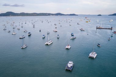 Chalong koyunda, Phuket Eyaleti, Tha denizde peed tekne Park