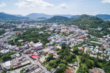 Phuket, Tayland - 14 Nisan: Phuket kent Çin Portekiz tarzı eski binalar ile 14 Nisan 2017 Phuket çok ünlü bir turistik yer. Uçak uçan üzerinden havadan görünümü