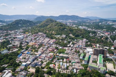 Phuket, Tayland - 14 Nisan: Phuket kent Çin Portekiz tarzı eski binalar ile 14 Nisan 2017 Phuket çok ünlü bir turistik yer. Uçak uçan üzerinden havadan görünümü