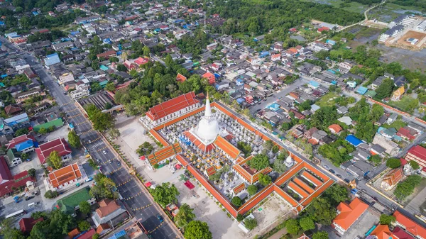 Letecký pohled na Wat Pra Maha Thad v Nakhon Sri Thammarat provin — Stock fotografie