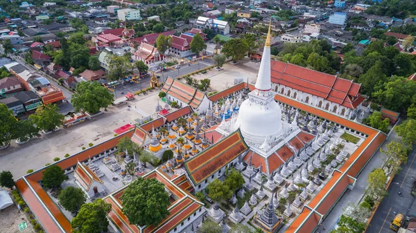 Letecký pohled na Wat Pra Maha Thad v Nakhon Sri Thammarat provin — Stock fotografie