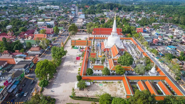 Letecký pohled na Wat Pra Maha Thad v Nakhon Sri Thammarat provin — Stock fotografie