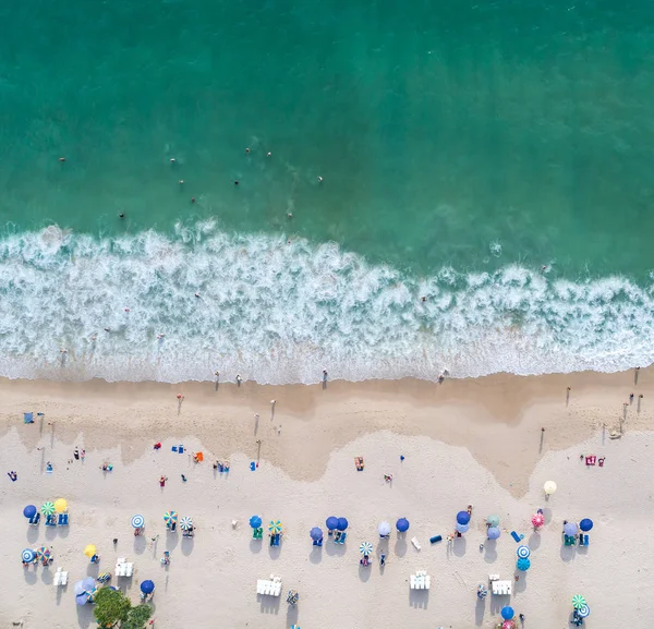 Playa de Patong en la provincia de Phuket, al sur de Tailandia. Patong be — Foto de Stock