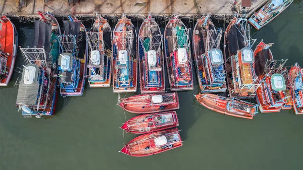 Die großen Fischerboote auf dem Meer in Phuket, Thailand Stockbild