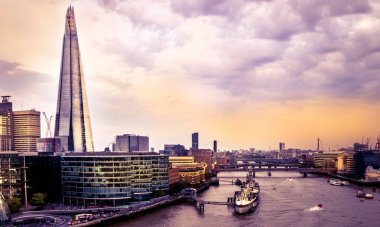 Tower Bridge 'den Londra silueti