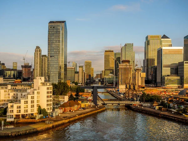 Sunrise üzerinden Canary Wharf