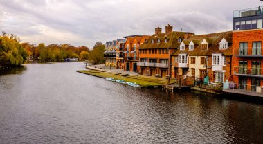 Windsor'da kayıkla nehir