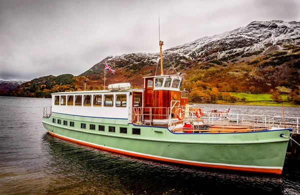 Alle an Bord! die fähre über ullswater — Stockfoto