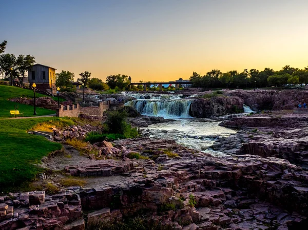 Sioux Falls Park alacakaranlıkta