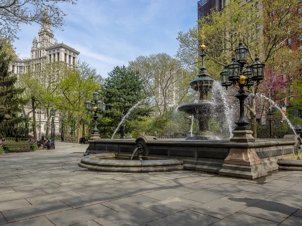 ニューヨークの市庁舎の噴水 — ストック写真