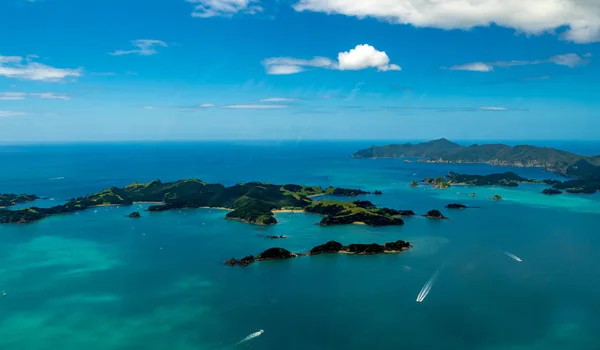 Airbourne over the Bay of Islands — Stock Photo, Image