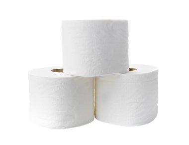 Tuvalet kağıdı ruloları beyaza izole edilmiş.