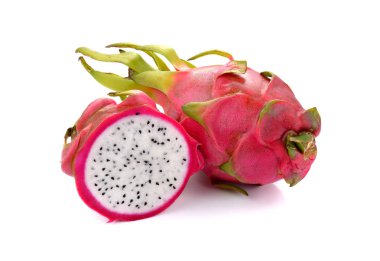 Ejder Meyvesi beyaz arkaplanda izole.