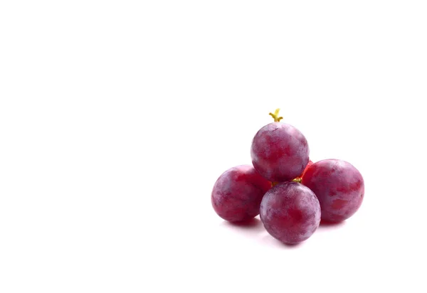 在白，剪切路径包括孤立的红葡萄果实 — 图库照片