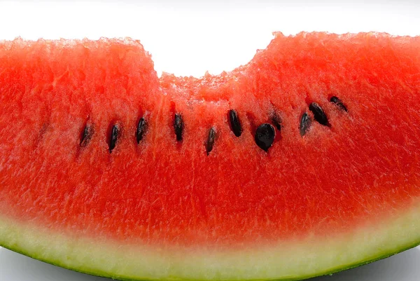 Marcas de melancia e mordida, frutas tropicais são doces, suculentas — Fotografia de Stock