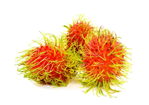 Fruta de rambutão fresca sobre fundo branco, fruta asiática — Fotografia de Stock