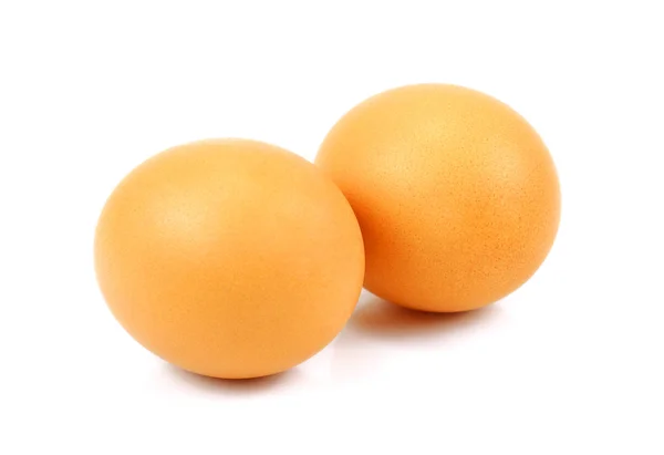 Syrové vejce izolovaných na bílém pozadí, vejce closeup, samostatný — Stock fotografie