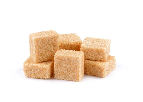Cukier trzcinowy kostki, cukier trzcinowy kostki na białym tle — Zdjęcie stockowe