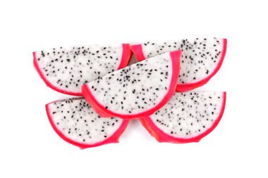 Dragon meyve dilimleri beyaz arka plan üzerinde