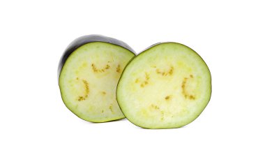 Patlıcan izole üzerinde beyaz dilimlenmiş