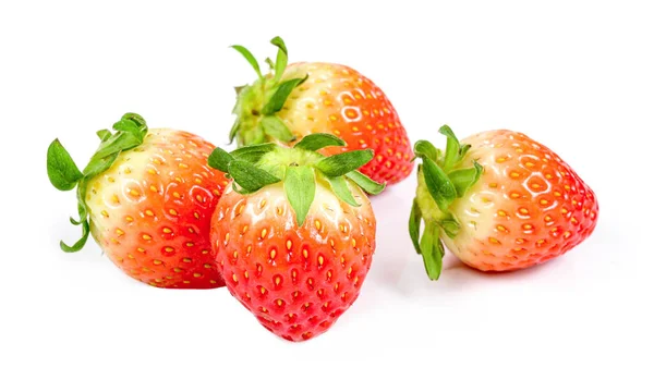 Fresas Rojas Frescas Aisladas Sobre Fondo Blanco — Foto de Stock