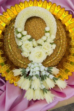 Güzel Tay çiçek direksiyon simidi