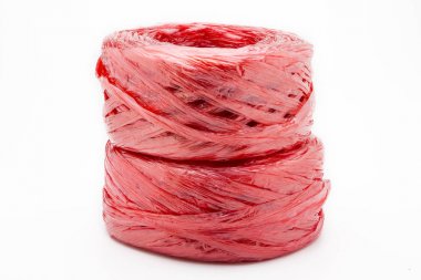 Beyaz arka plan üzerinde plastik ip bobin