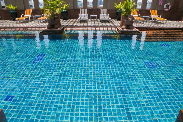 Hermosa piscina en el hotel . — Foto de Stock